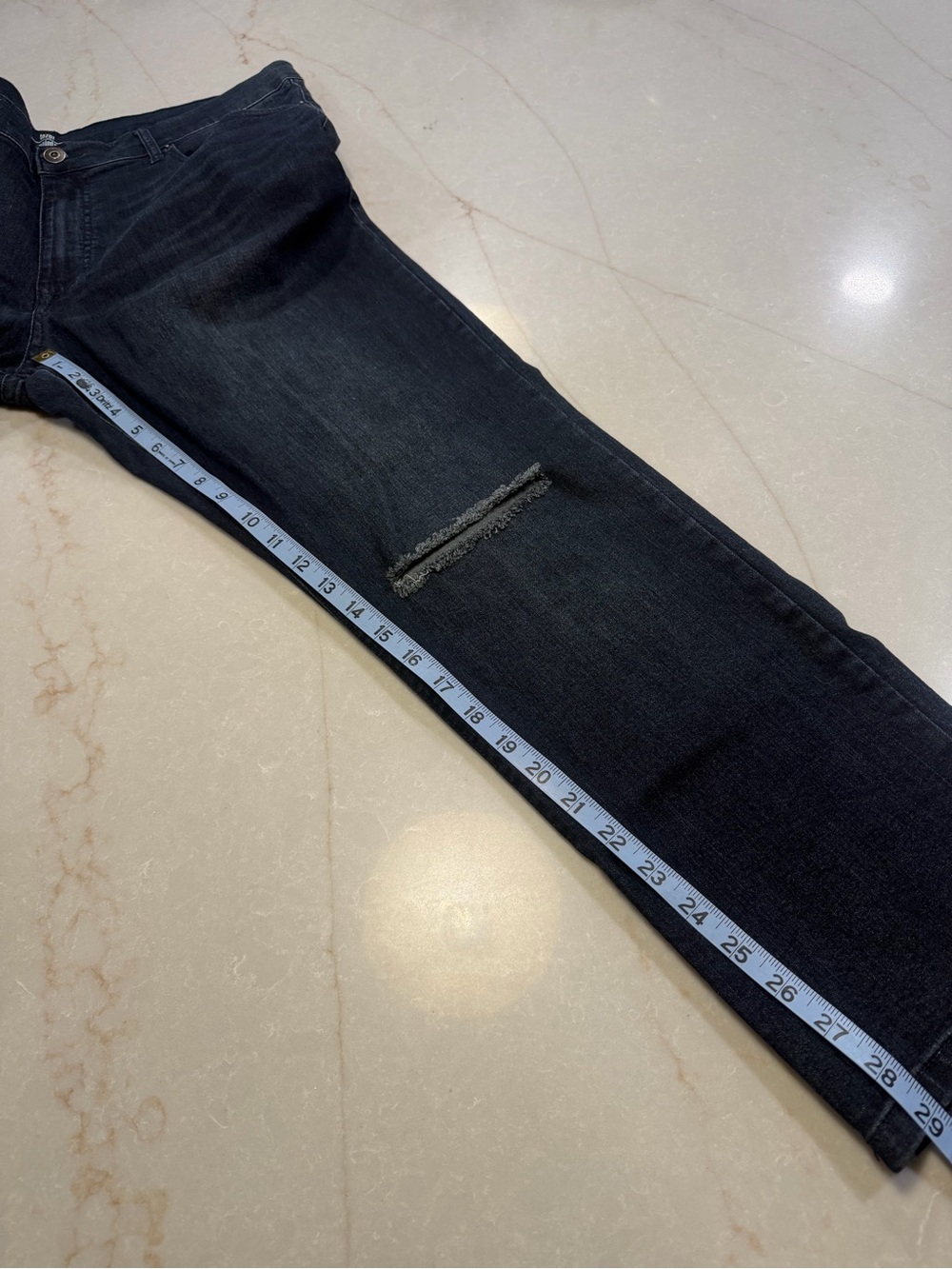 Lazer Pointe Men’s Straight Leg Dark Wash Distressed Jeans Size 38x30 - Picture 3 of 6